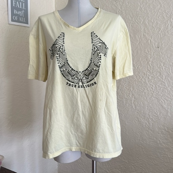 True Religion Light Yellow Horseshoe Logo T-Shirt XXXL FLAWS Double Puff Sleeve - Picture 1 of 12